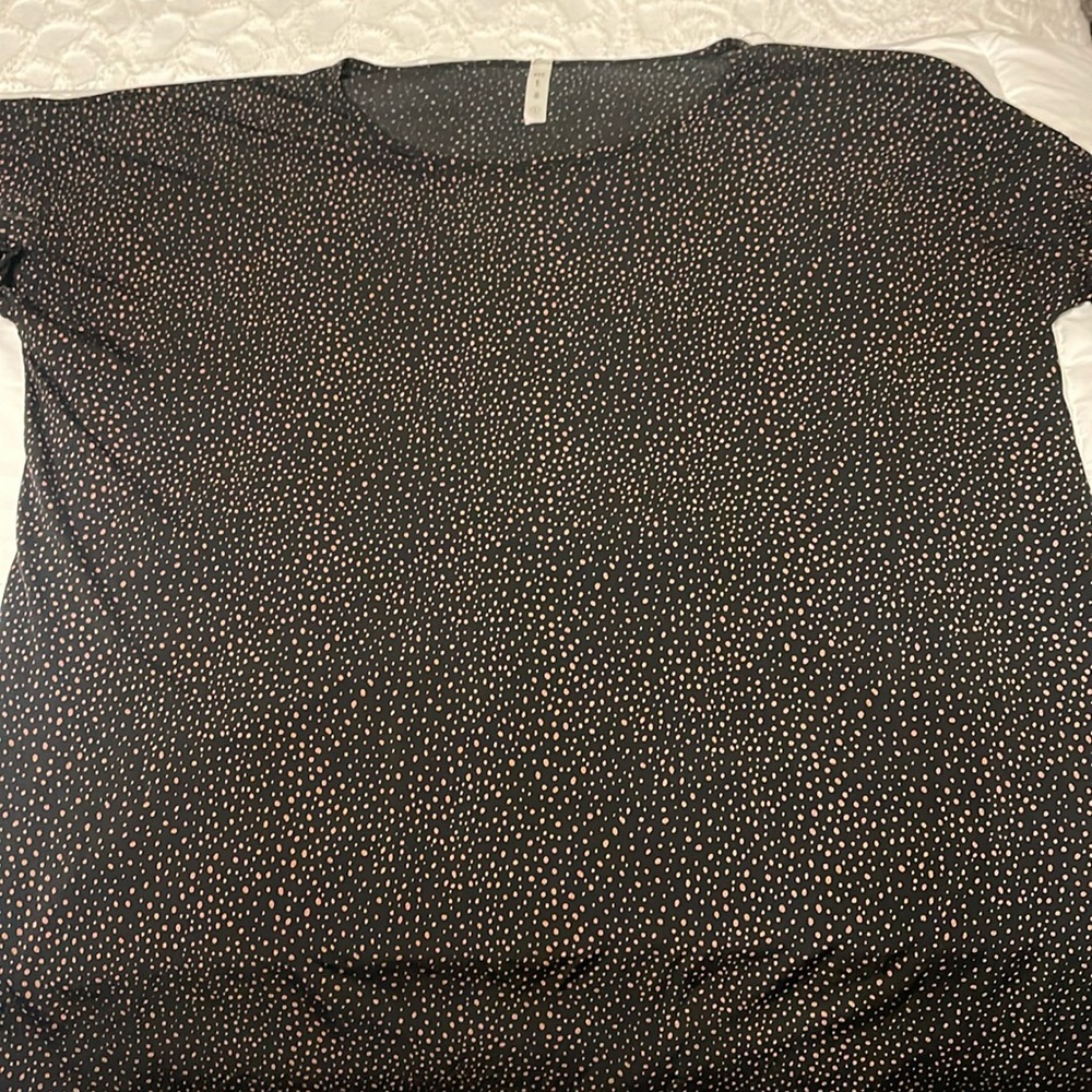 Black top with brown spots